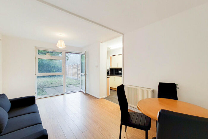 4 Bedroom Flat To Rent In Congreve Street, London, SE17