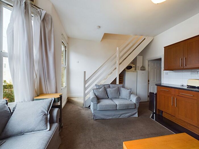 4 Bedroom Flat To Rent In Disraeli Road, London, SW15