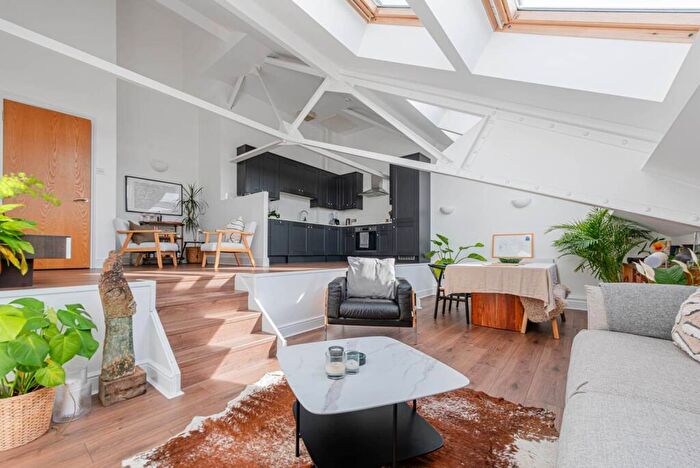 2 Bedroom Flat For Sale In Brook Road, Gladstone Park, London, NW2