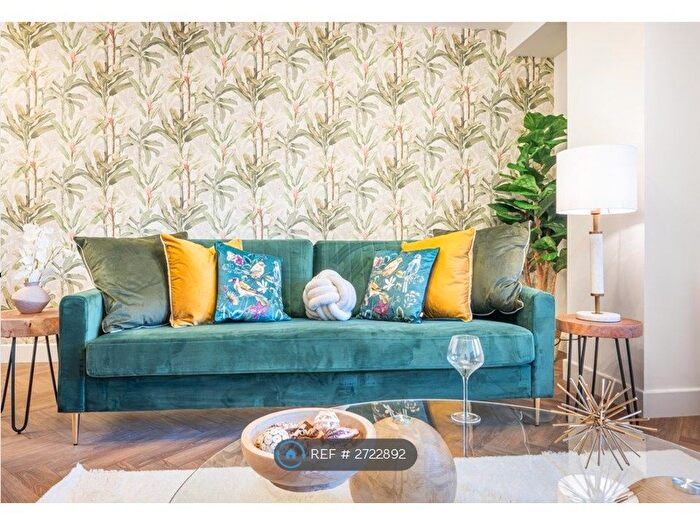 Studio To Rent In Old Town, Swindon, SN1