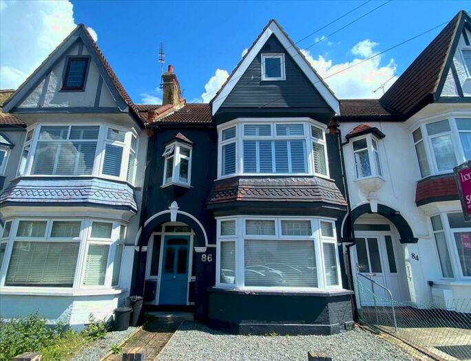 1 Bedroom Apartment To Rent In Oakleigh Park Drive, Leigh On Sea, SS9