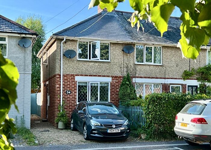 2 Bedroom Cottage For Sale In Kingsbury Lane, Ringwood, BH24