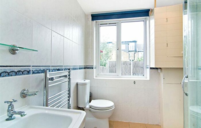 3 Bedroom Flat To Rent In Montana Road, London, SW17