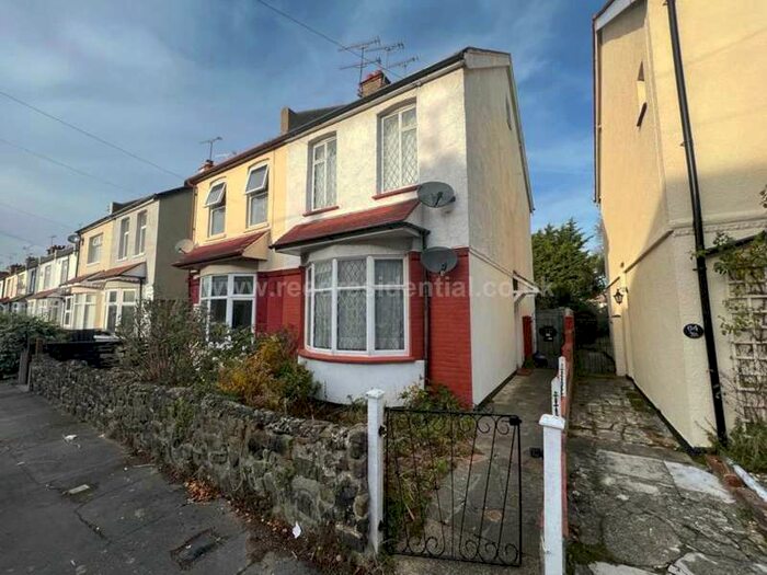 1 Bedroom Flat To Rent In Wellington Avenue, Westcliff On Sea, SS0