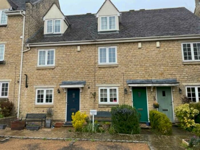 3 Bedroom Terraced House To Rent In Swan Court, Witney, OX28
