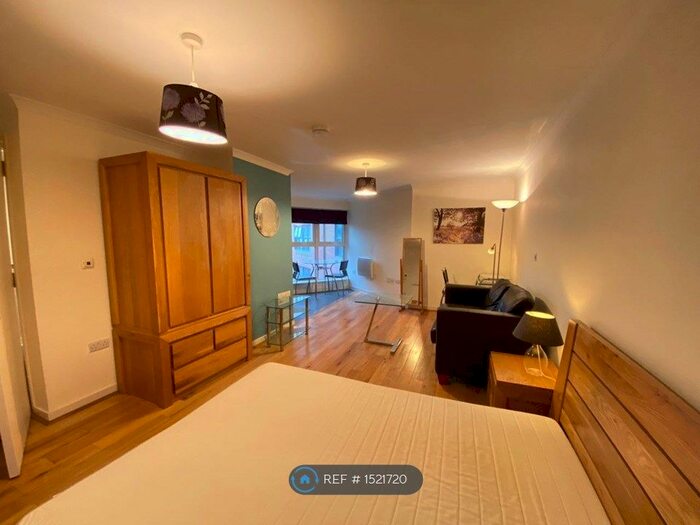 Studio To Rent In Excelsior, Swansea, SA1