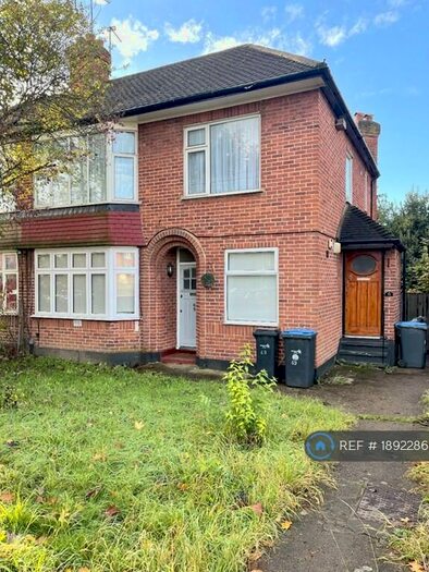 2 Bedroom Maisonette To Rent In Myddelton Avenue, Enfield, EN1