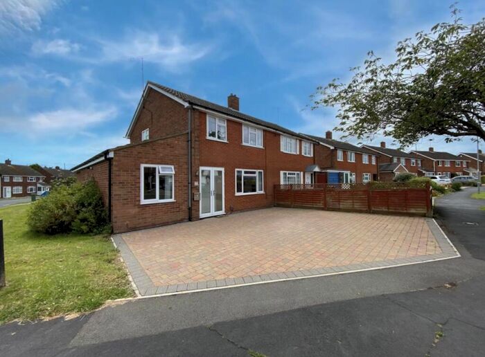 4 Bedroom Semi-Detached House To Rent In Welbeck Avenue, Aylesbury, HP21