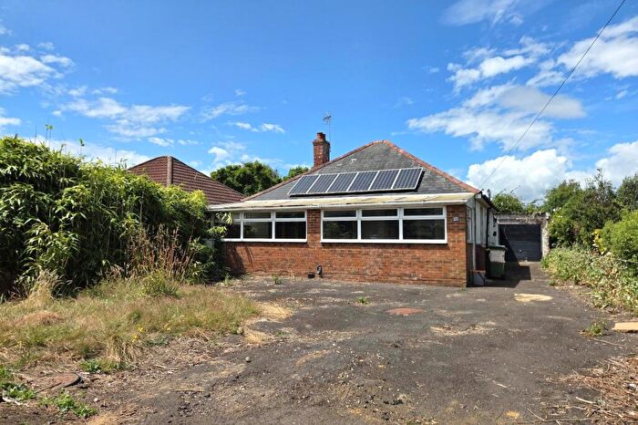 2 Bedroom Detached Bungalow For Sale In Cuckoo Lane, Stubbington. Auction Guide Price £, PO14