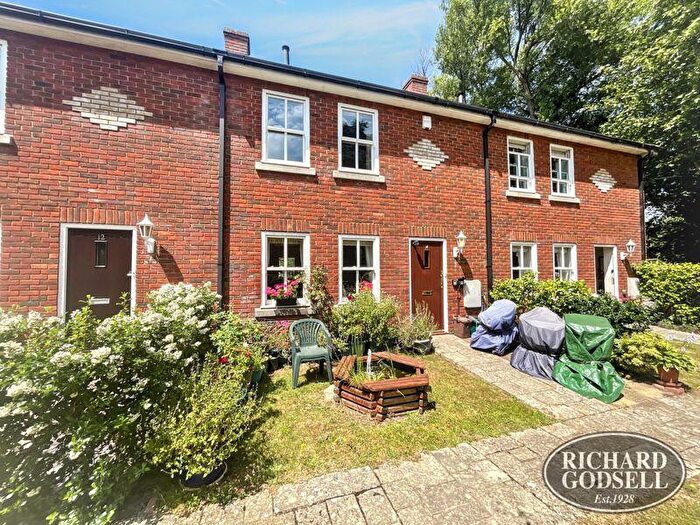 2 Bedroom Terraced House For Sale In Christchurch Town Centre, BH23