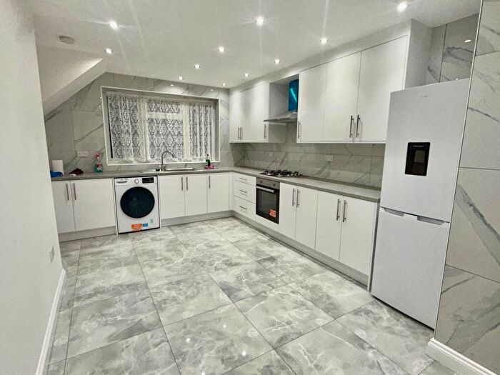 3 Bedroom End Terrace House To Rent In Chatsworth Road, Hayes, UB4