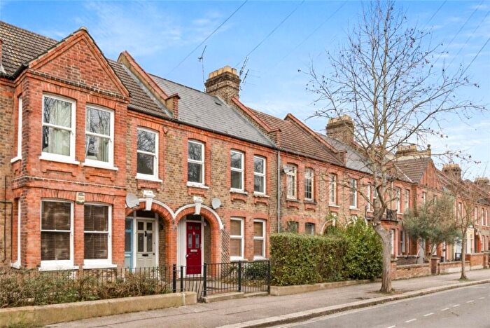 2 Bedroom Flat To Rent In Brettenham Road, Walthamstow, London, E17