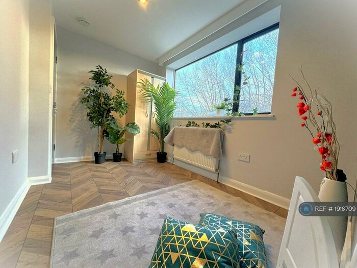 2 Bedroom Flat To Rent In Chesters Avenue, Newcastle Upon Tyne, NE12