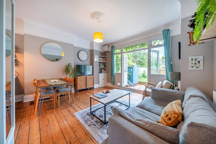 2 Bedroom Flat For Sale In Westwood Hill, London, SE26