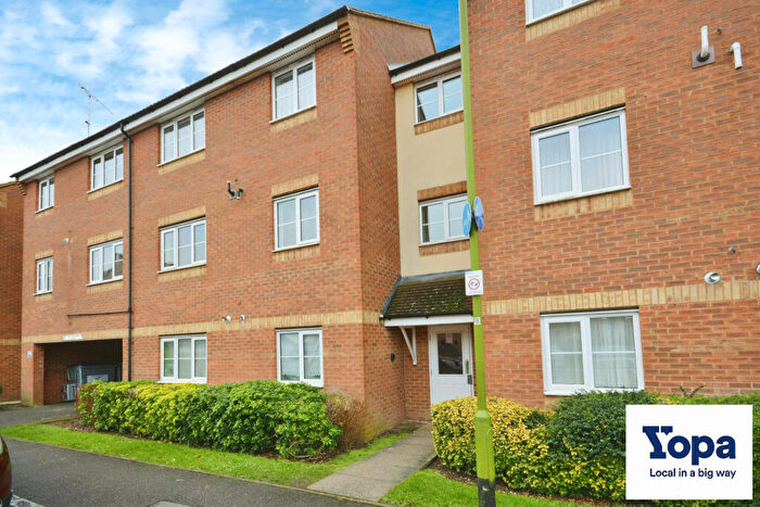 2 Bedroom Flat For Sale In Gorseway, Hatfield, AL10