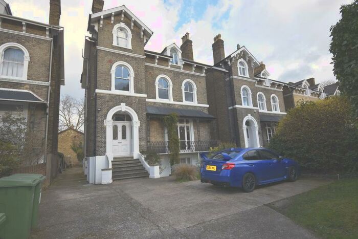 3 Bedroom Flat To Rent In Kidbrooke Park Road, Blackheath, SE3