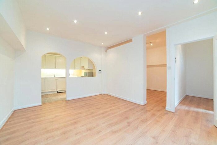 1 Bedroom Apartment To Rent In Grove End Gardens, Grove End Road, St. Johns Wood, London, NW8