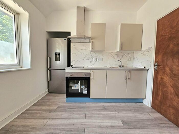 1 Bedroom Maisonette To Rent In Downham Way, Bromley, BR1