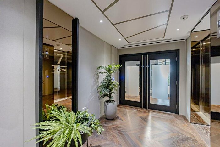 2 Bedroom Apartment To Rent In Bollinder Place, London, EC1V
