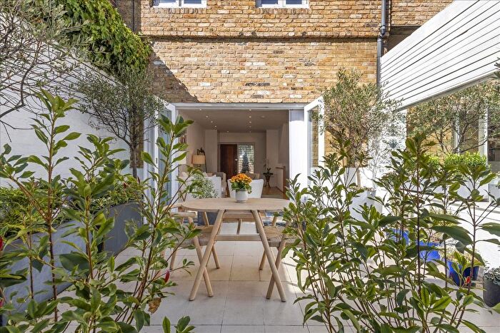 4 Bedroom Property For Sale In Boyne Terrace Mews, Holland Park, London, W11