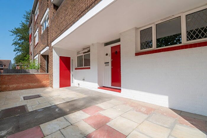 3 Bedroom Maisonette To Rent In Sandy Drive, Feltham, TW14