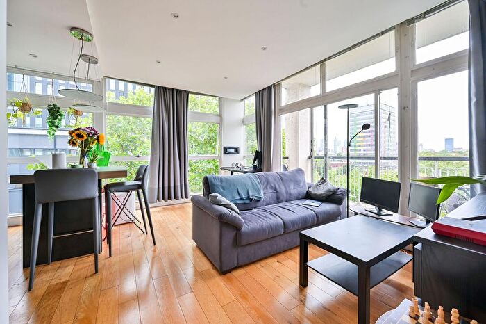 2 Bedroom Flat To Rent In Newington Causeway, Southwark, London, SE1