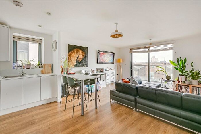 3 Bedroom Flat To Rent In Burke House, Dalston Square, E8