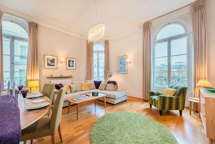 2 Bedroom Flat To Rent In Spring Gardens, Covent Garden, London, SW1A