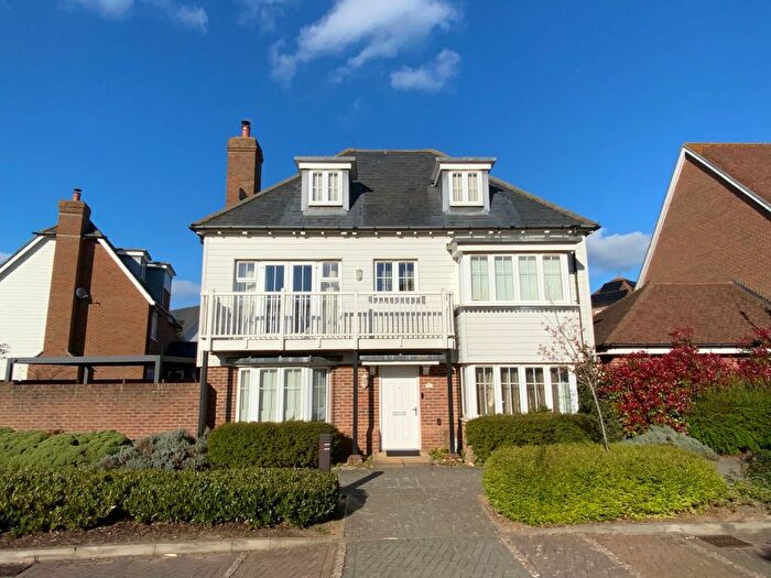 5 Bedroom Detached House To Rent In Holly Way, Kings Hill, ME19