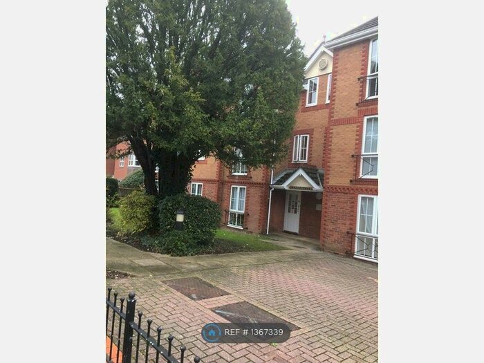 2 Bedroom Flat To Rent In Blenheim Court, Southampton, SO17