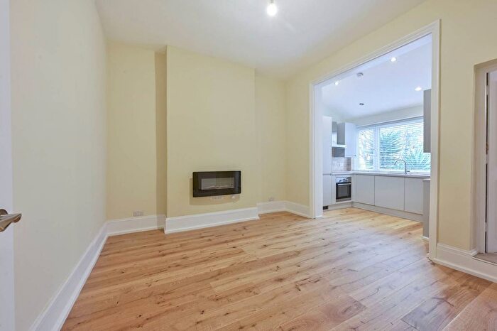 2 Bedroom Flat To Rent In Ringford Road, West Hill, London, SW18