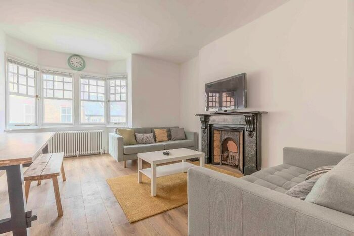 5 Bedroom Flat To Rent In High Street, Iver, SL0