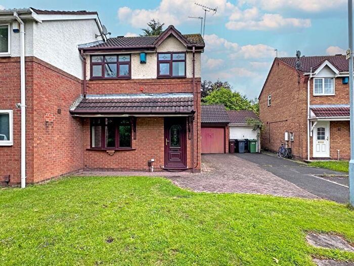 3 Bedroom Semi-detached House To Rent In Stubley Drive, Wolverhampton, WV10