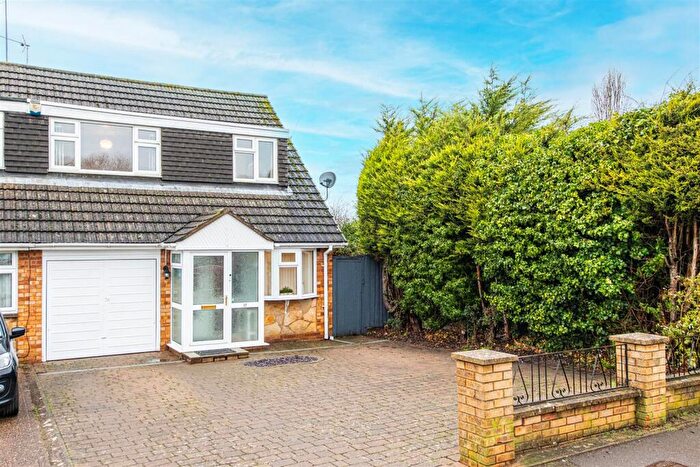 3 Bedroom Semi-Detached House For Sale In Fitzwilliam Drive, Barton Seagrave, NN15