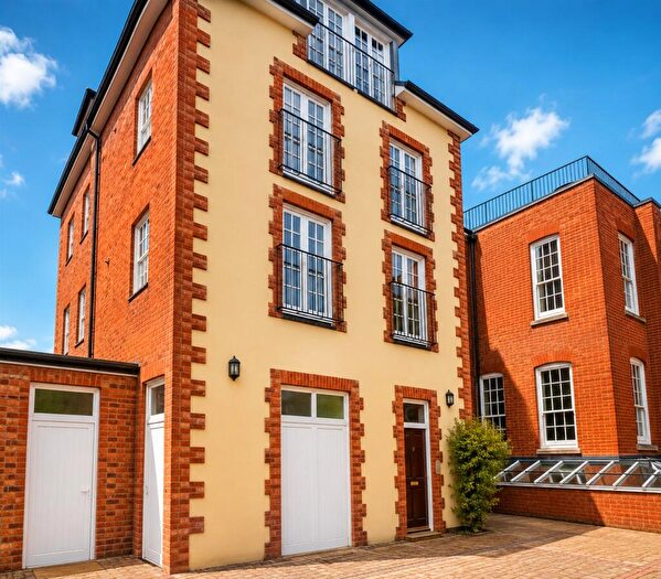 2 Bedroom Flat To Rent In Jewry Street, Winchester, Furnished, SO23