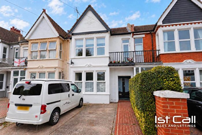 1 Bedroom Flat For Sale In Kensington Road, Southend-On-Sea, SS1