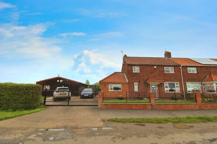 3 Bedroom Semi-Detached House For Sale In Hill Road, Springthorpe, DN21