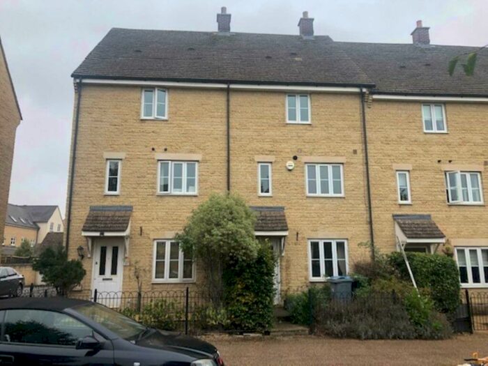 4 Bedroom Terraced House To Rent In Bluebell Way, Carterton, OX18