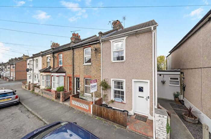 3 Bedroom End Of Terrace House For Sale In Castle Street, Swanscombe, Kent, DA10