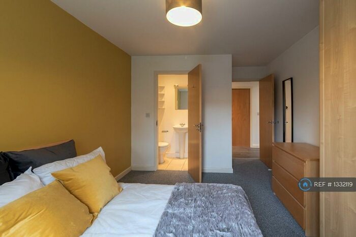 4 Bedroom Flat To Rent In Edward Court, Nottingham, NG2