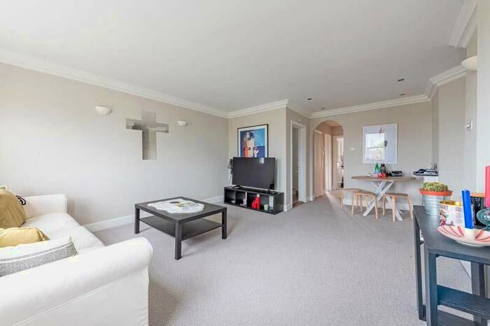 3 Bedroom Flat To Rent In Cranley Gardens, South Kensington, London, SW7