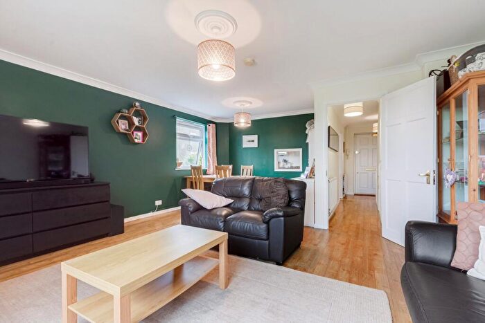 3 Bedroom Flat For Sale In Wickham Street, Welling, DA16