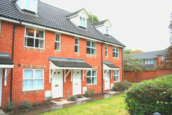 1 Bedroom Flat To Rent In Burghley Hall Close, Southfields, SW19