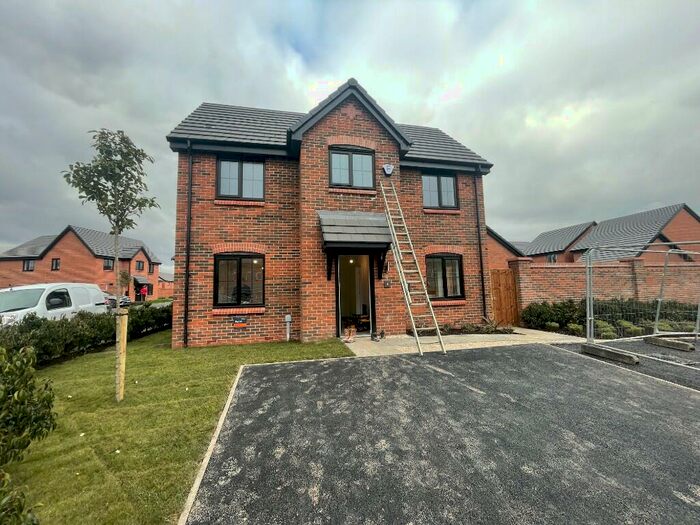 3 Bedroom Detached House To Rent In Quinn Square, Manchester, Greater Manchester, M43