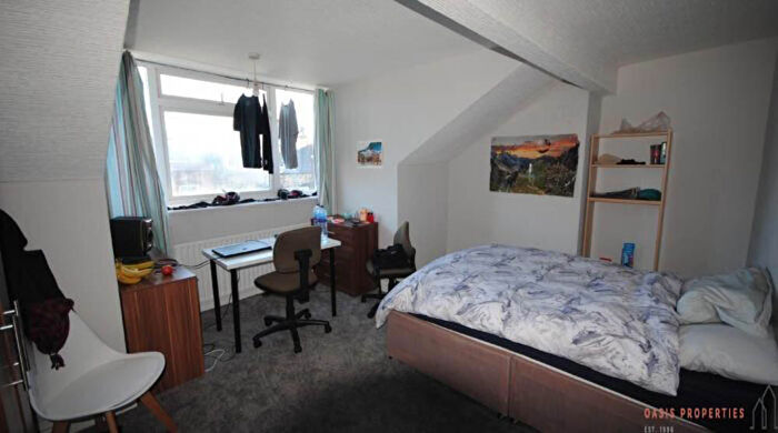 6 Bedroom House To Rent In Delph Mount, Leeds, LS6