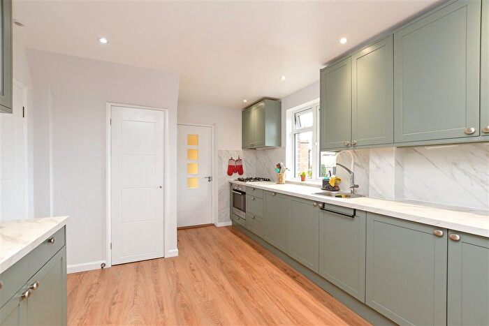 3 Bedroom Semi-detached House For Sale In Brandsland, Reigate, Surrey, RH2