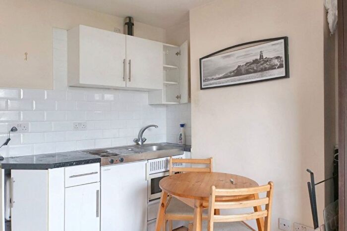 1 Bedroom Flat For Sale In Flat, Buxton Road, Willesden, London, NW2