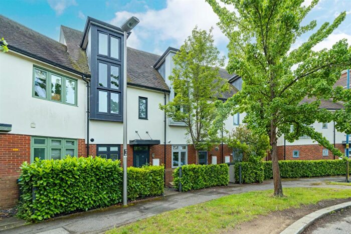 4 Bedroom Terraced House For Sale In Shackerstone Close, Broughton, Milton Keynes, MK10