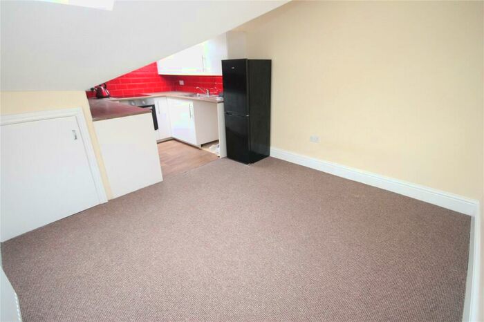 3 Bedroom Flat To Rent In Mauldeth Road West, Withington, Manchester, Greater Manchester, M20
