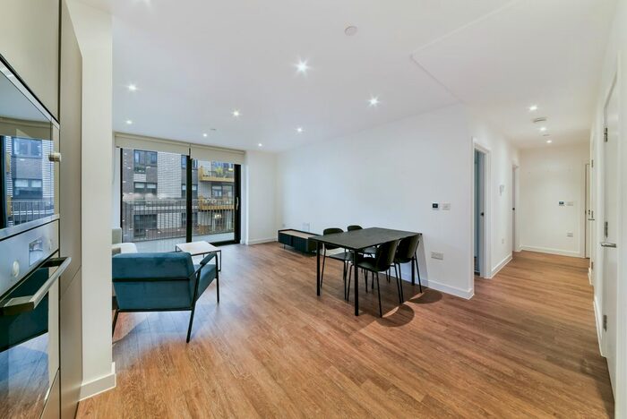 2 Bedroom Flat To Rent In Vanguard Way, London, E17